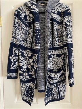 Women's sweater, Andthewhy
